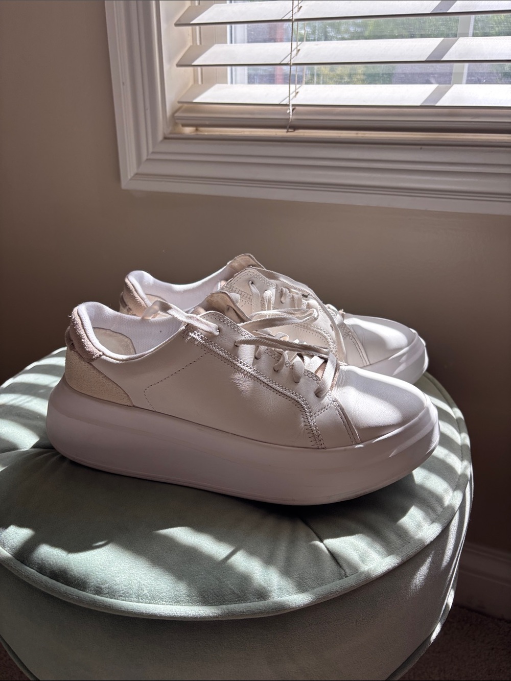 UGG Women's Cream Leather and Suede Lace-Up Platform Sneakers size 7.5